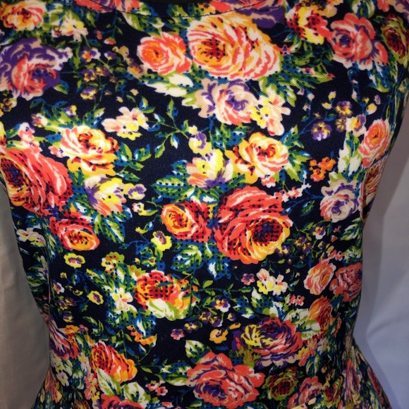 Floral peplum top - Picture 2 of 3